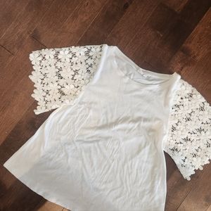 GAP lacy sleeve tee